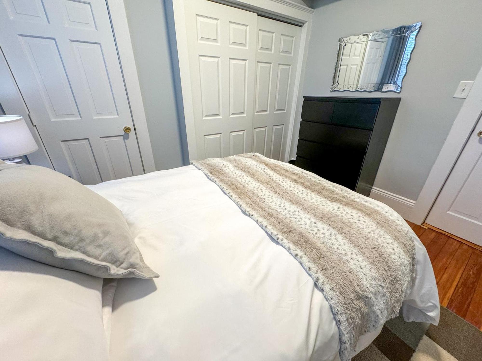 Huge,3 Bed,2Bath,Public Transport,Boston,Sleeps 9 Lejlighed Brookline Eksteriør billede
